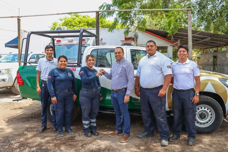 En este momento estás viendo Entregan nueva unidad de emergencia para PC Tecomán, previo a Semana Santa