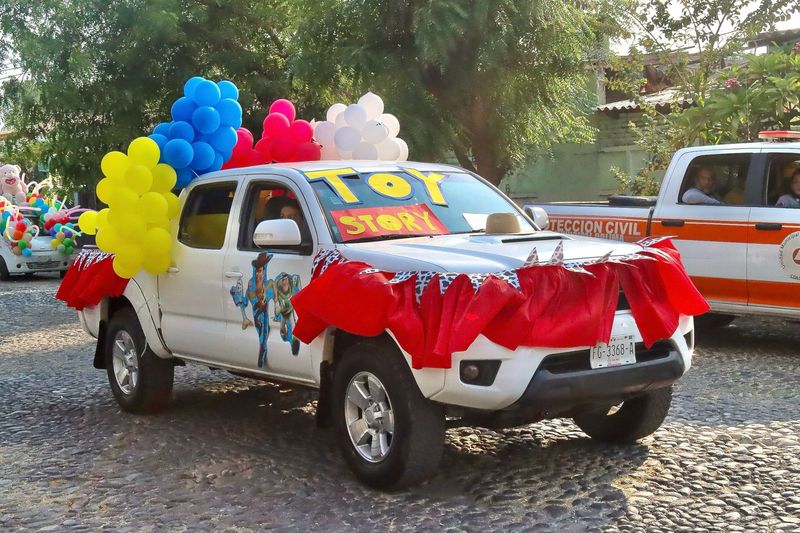 En este momento estás viendo Colima celebra el Día de la Niñez con caravana y festival lleno de color en colonia Los Pinos