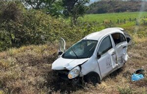 Lee más sobre el artículo Involucra fuerte accidente en la Colima-Guadalajara a vehículo del Poder Judicial de Colima