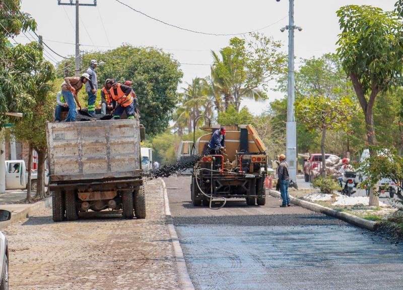 En este momento estás viendo Gobierno del Estado culmina pavimentación de calzada Aguilar en Coquimatlán