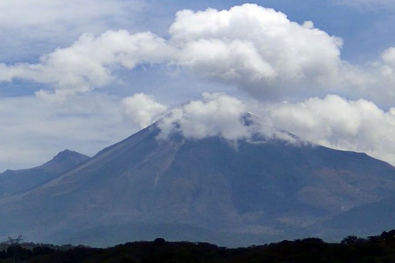 En este momento estás viendo ‘Volcán de Colima tuvo 5 sismos y 3 derrumbes’: UEPC