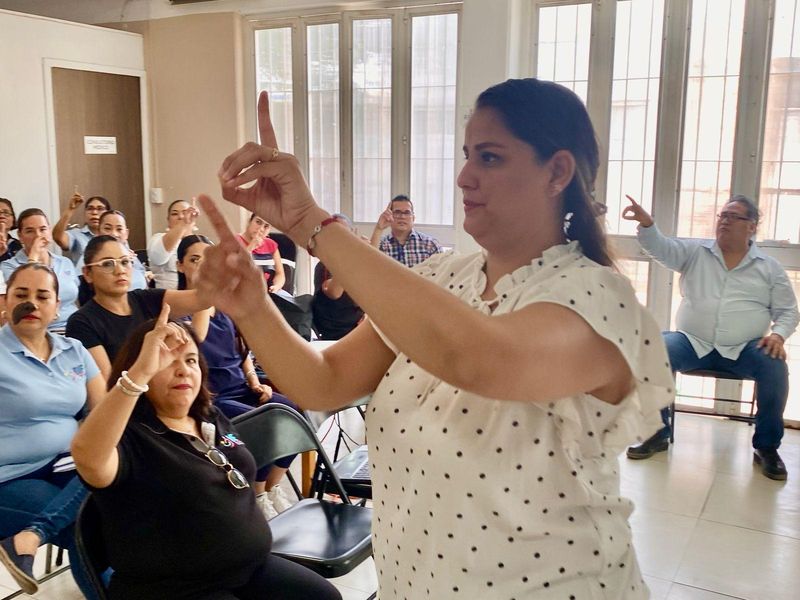En este momento estás viendo Capacitan a DIF Municipal de Colima se en Lengua de Señas Mexicanas