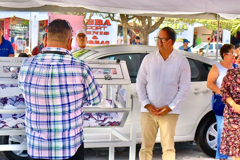 En este momento estás viendo Destaca alcalde de Tecomán beneficios del sorteo de autos como incentivo para el pago de contribuciones