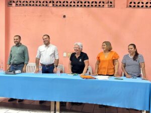 Lee más sobre el artículo Dialogan alcalde de Tecomán y locatarios del mercado Cuauhtémoc para mejorar condiciones comerciales