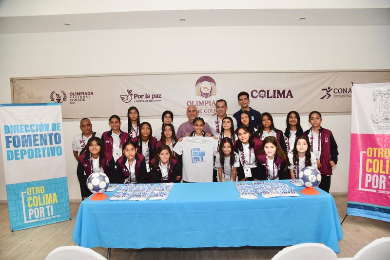 En este momento estás viendo Entrega alcaldía de Colima uniformes y material deportivo a selectivo de la Olimpiada Nacional