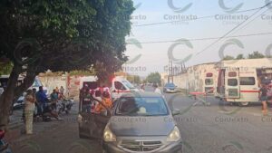 Lee más sobre el artículo Cinco lesionados tras choque entre motocicleta y automóvil en Tecomán
