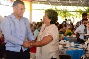 Lee más sobre el artículo Riult Rivera reconoce labor de madres trabajadoras del estado en su día