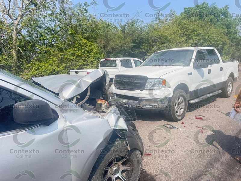 En este momento estás viendo Un lesionado tras choque múltiple en la carretera Tecomán-Cerro de Ortega