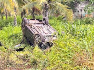 Lee más sobre el artículo Joven conductor resulta ileso tras volcar su vehículo en la carretera Tecomán–Pascuales