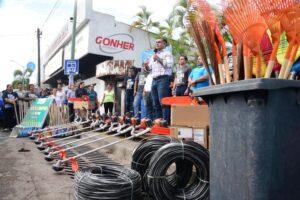 Lee más sobre el artículo Refuerzan labores preventivas ante lluvias con entrega de equipo a Servicios Públicos