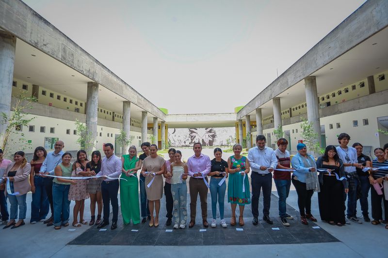 En este momento estás viendo Inauguran remodelación al patio central de la Facultad de Derecho