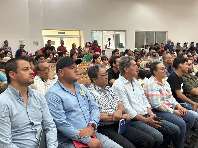 En este momento estás viendo Pueden jóvenes transformar la agricultura y construir una nueva realidad: Ernesto Cruz