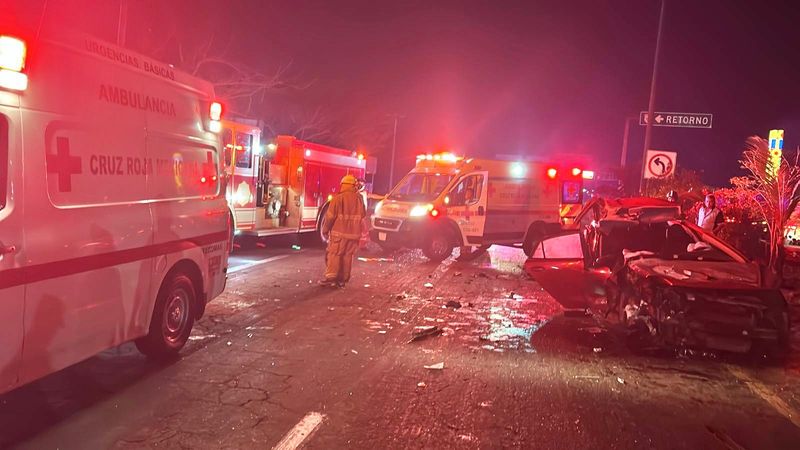 En este momento estás viendo Mujer resulta gravemente herida tras  choque con tráiler en el crucero de Tecomán