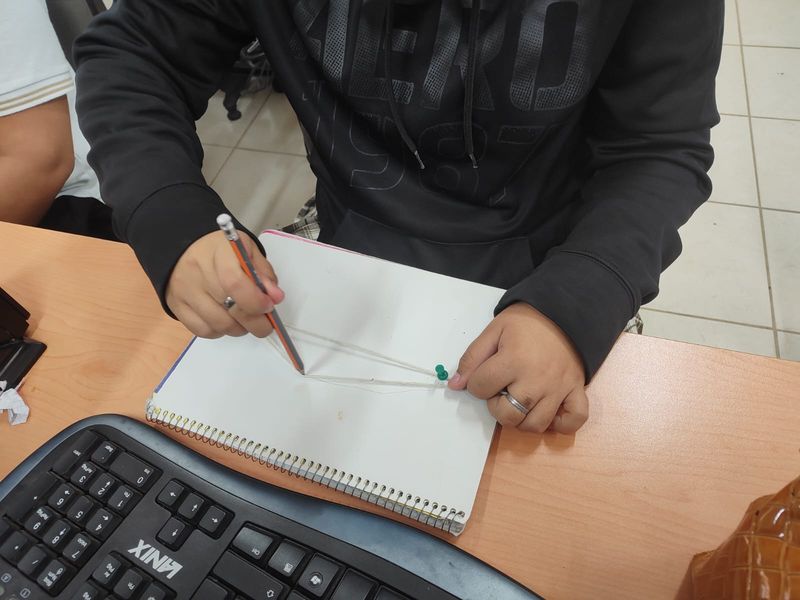 En este momento estás viendo Estudiantes del Bachillerato 7 toman taller internacional sobre geometría