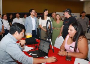Lee más sobre el artículo Rosi Bayardo encabeza jornada altruista de donación de sangre