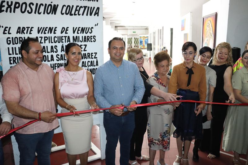 En este momento estás viendo Armando Reyna inaugura exposición pictórica que rescata el talento tecomense