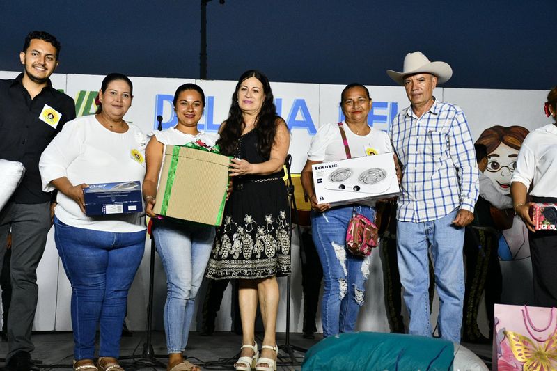 En este momento estás viendo Celebran el Día del Niño y el Día de las Madres con emotivo festival en Armería