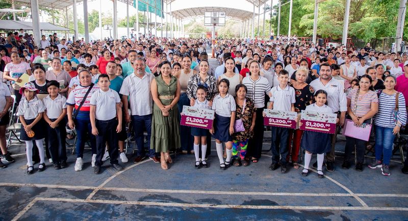 En este momento estás viendo Avanza entrega de Mi ColiBeca en Manzanillo: más de 3 mil estudiantes reciben apoyo educativo