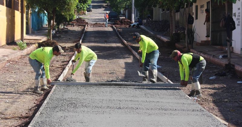 En este momento estás viendo Pavimentan con concreto hidráulico cruce de calles México y Niños Héroes en Ixtlahuacán