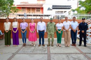 Lee más sobre el artículo Asiste alclalde de Tecomán a ceremonia cívica en la primaria Niños Héroes