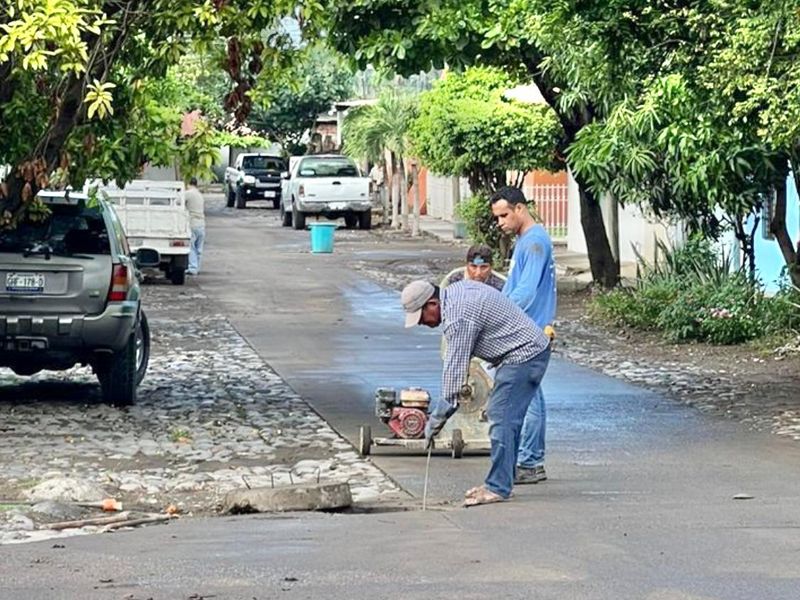 En este momento estás viendo Atiende Comapal de inmediato fuga de aguas residuales en calle Donato Guerra