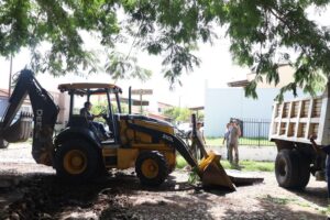 Lee más sobre el artículo Atiende alcaldía de Colima problemática en calles de colonia La Rivera