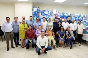 Lee más sobre el artículo Donan estudiantes de bachillerato 2 mil paquetes de pañales al IAAM de Colima
