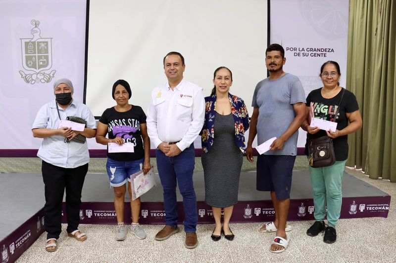 En este momento estás viendo Entrega Ayuntamiento apoyos a tecomenses en situaciones vulnerables