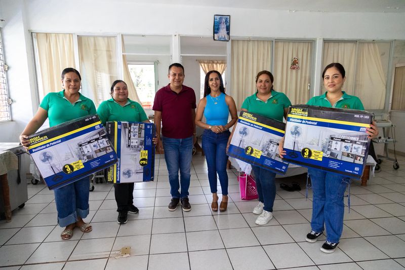 En este momento estás viendo DIF Tecomán dona cuatro ventiladores a la unidad básica de rehabilitación