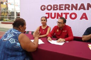 Lee más sobre el artículo Vecinos de la Miguel Hidalgo reciben atención directa en jornada ‘Gobernando junto a ti’, en Tecomán