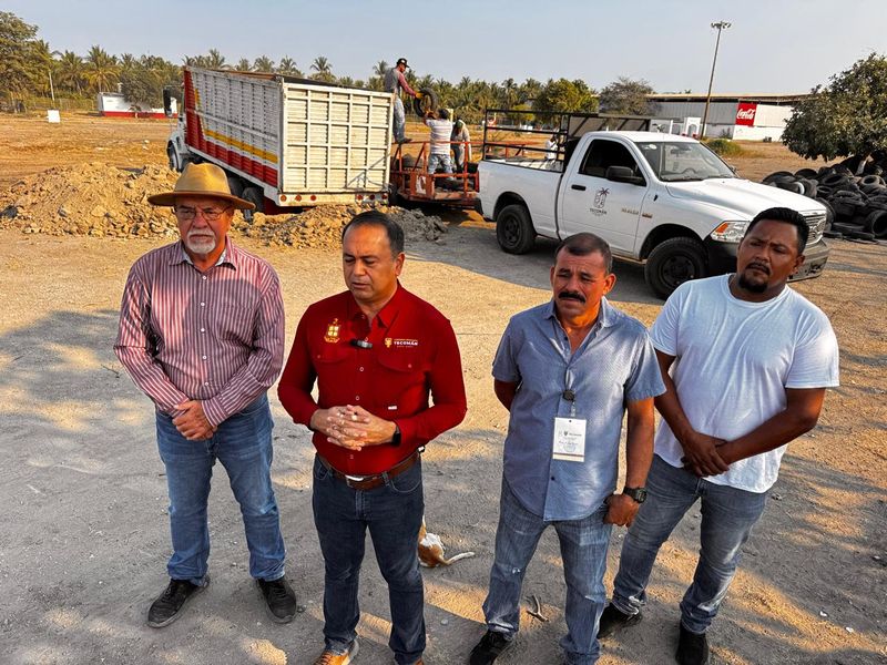 En este momento estás viendo Alcalde de Tecomán evita confrontación sindical y defiende servicio de recolección de basura