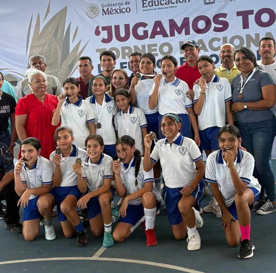 En este momento estás viendo ¡Orgullo Tecomense! Niñas campeonas de futbol representarán a Colima en torneo nacional; madres piden apoyo para acompañarlas