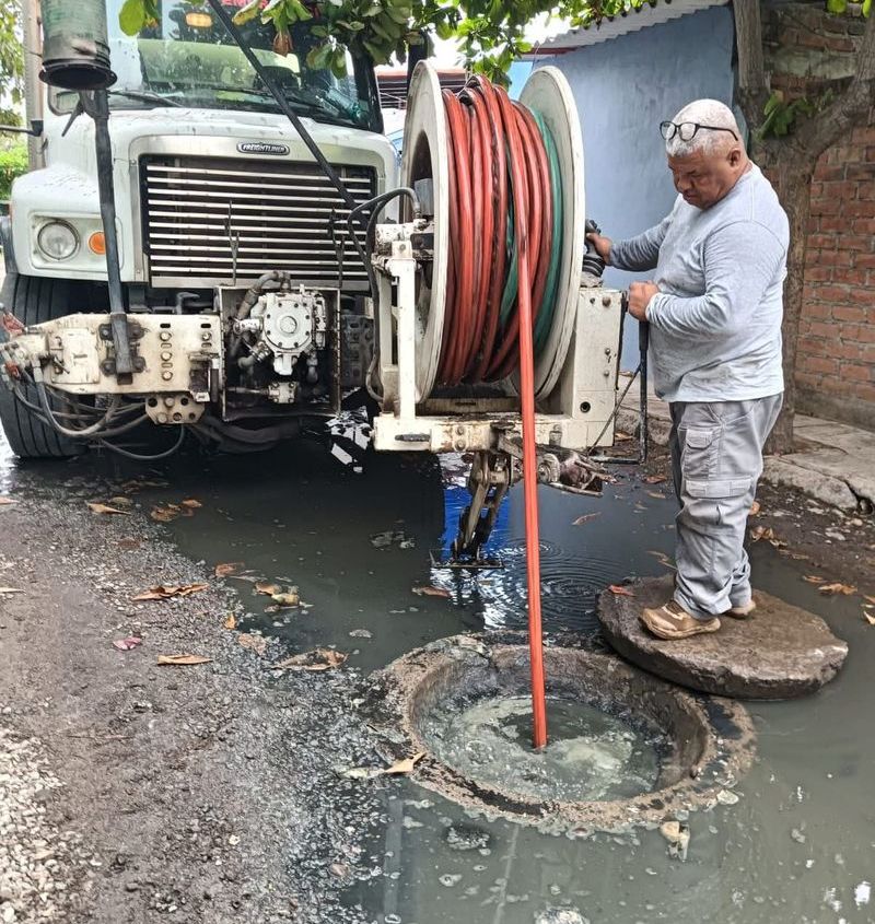 En este momento estás viendo Pide Comapat no arrojar basura a la calle: provoca taponamientos y desbordes de drenaje