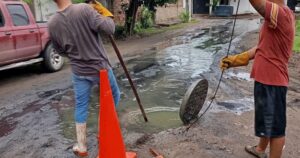 Lee más sobre el artículo Ayuntamiento de Armería atiende fallas en sistema de alcantarillado en la colonia Lázaro Cárdenas