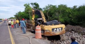 Lee más sobre el artículo Incendio consume maquinaria pesada en la autopista Manzanillo-Armería