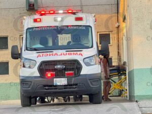 Lee más sobre el artículo Tráiler impacta a motocicleta en la libre Armería-Tecomán: hay 2 menores lesionados