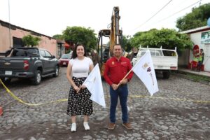 Lee más sobre el artículo Inicia rehabilitación de drenaje y pavimentación en la Valentín Gómez Farías de Cofradía de Juárez