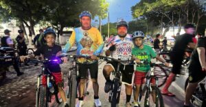 Lee más sobre el artículo Tecomán celebra con éxito la tercera edición del Bicipaseo Familiar Nocturno
