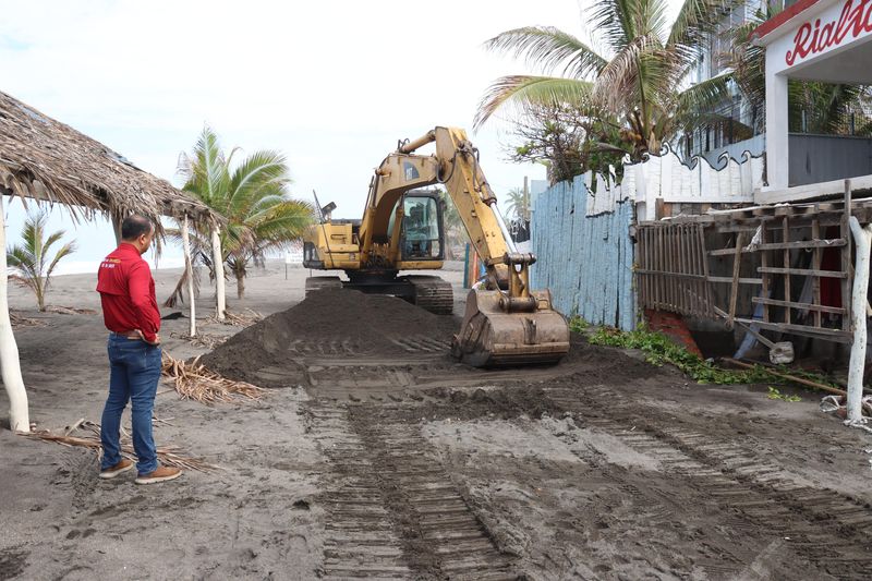 En este momento estás viendo Restablecen servicio de agua y limpian carretera en Boca de Pascuales