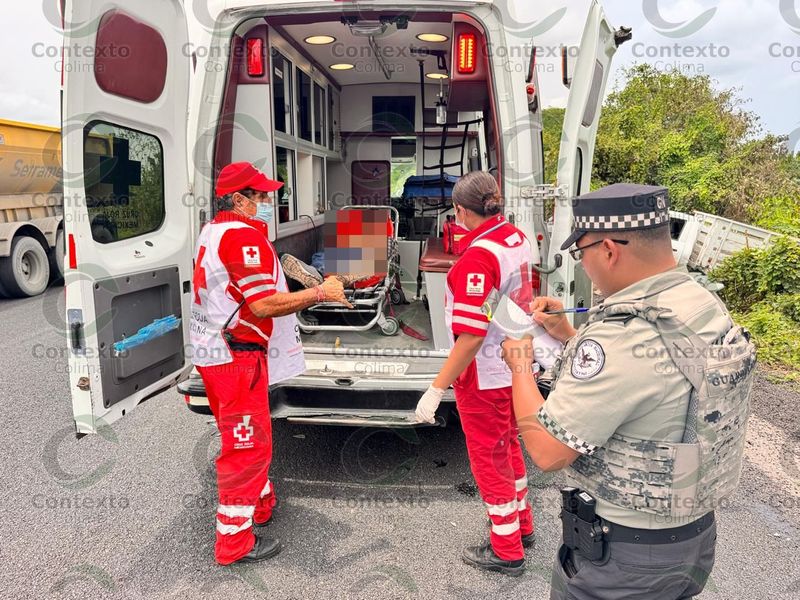 En este momento estás viendo Un herido al chocar vehículo contra camioneta en carretera a Cerro de Ortega