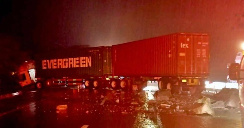 En este momento estás viendo Una persona fallecida y tres lesionadas en choque sobre la carretera Colima–Tecomán