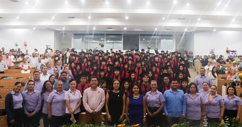 En este momento estás viendo Egresan 208 estudiantes del Bachillerato 8 de la UdeC en Manzanillo