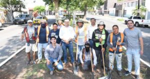 Lee más sobre el artículo Riult Rivera supervisa rehabilitación del camellón de la avenida 20 de noviembre en Colima