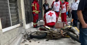 Lee más sobre el artículo Motociclista lesionado tras choque en el centro de Colima