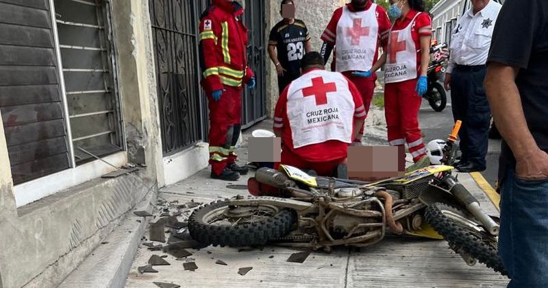 En este momento estás viendo Motociclista lesionado tras choque en el centro de Colima