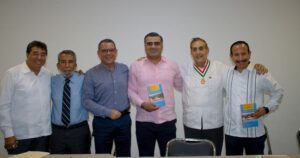 Lee más sobre el artículo Riult Rivera asiste a presentación del libro ‘Personajes de mi barrio’, que rescata la memoria del Barrio de los Caballos