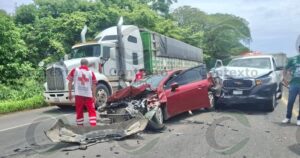 Lee más sobre el artículo Choque múltiple en la autopista Tecomán-Colima deja a dos mujeres lesionadas