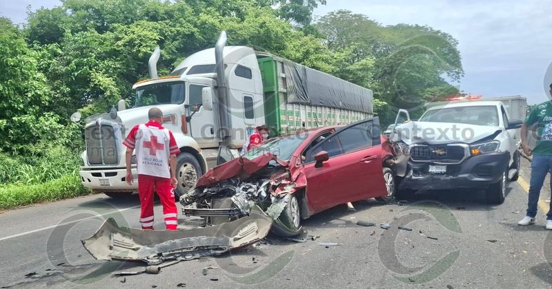 En este momento estás viendo Choque múltiple en la autopista Tecomán-Colima deja a dos mujeres lesionadas