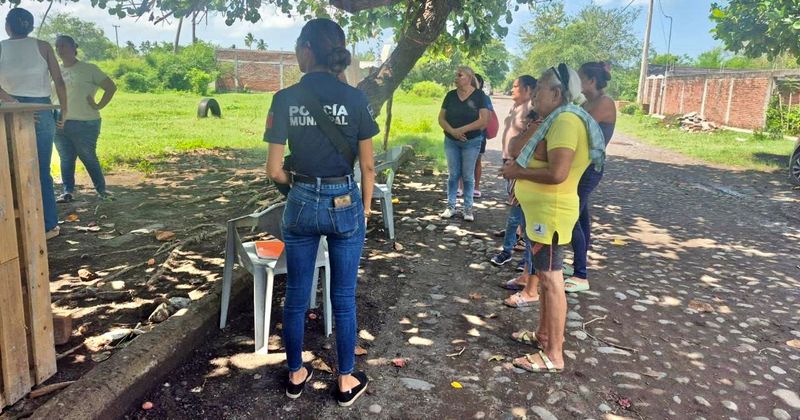 En este momento estás viendo Promueven uso seguro de redes sociales en la colonia La Cuarta