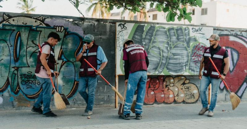 En este momento estás viendo Manzanillo pone en marcha programa de limpieza en accesos y playas